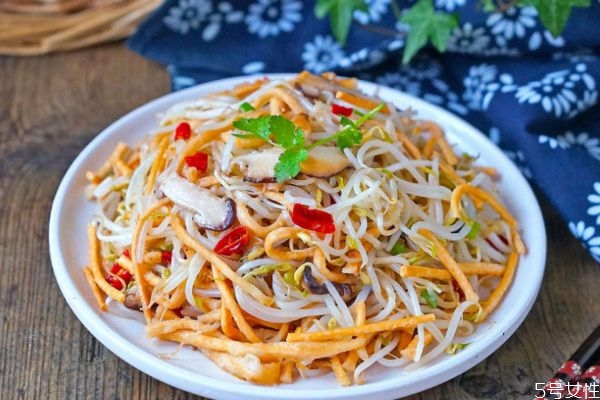 吃绿豆芽有什么注意的呢(吃绿豆芽好不好) 吃绿豆芽有什么注意的呢(吃绿豆芽好不好)