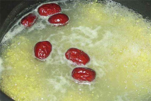 红枣小米粥煮多长时间,煮小米粥什么时候放红枣