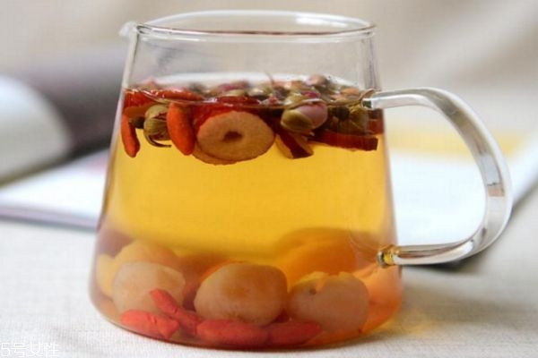 干玫瑰花泡水放几颗菊花,干玫瑰花泡水放几颗冰糖