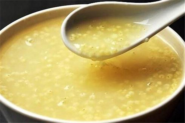 香蕉小米粥的做法功效窍门,香蕉小米粥的做法窍门