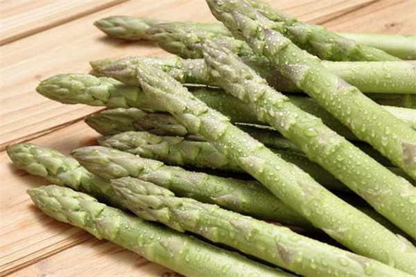 坐月子可以吃芦笋吗,坐月子可以吃芦笋吗,母乳喂养