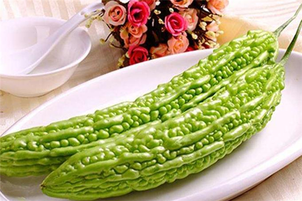 苦瓜变黄变软还能吃吗,苦瓜蔫了还能吃么