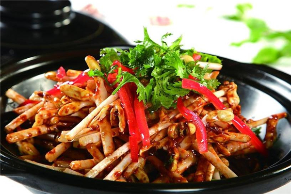 绿色的花生芽可以吃吗,花生芽长出绿叶还能吃吗 绿色的花生芽可以吃吗,花生芽长出绿叶还能吃吗