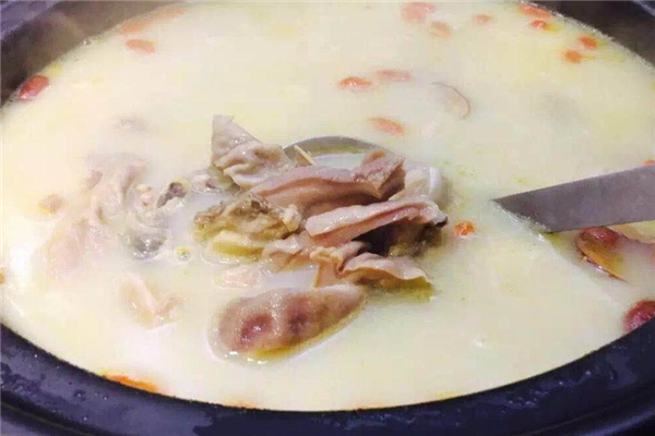 猪肚鸡用白胡椒还是黑胡椒好,猪肚鸡用白胡椒还是黑胡椒? 猪肚鸡用白胡椒还是黑胡椒好,猪肚鸡用白胡椒还是黑胡椒?