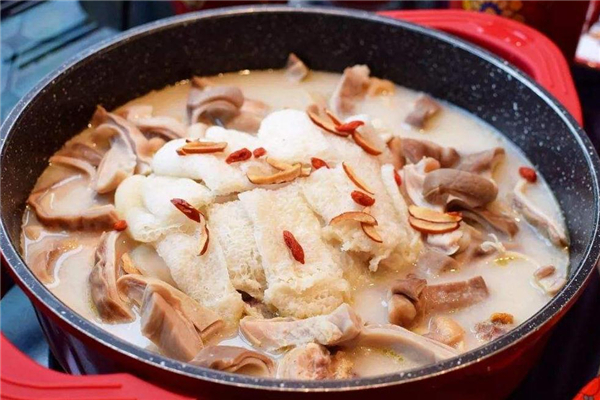 猪肚鸡的汤怎么做才白窍门,猪肚鸡怎么煮的汤白