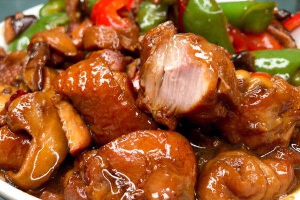 黄焖鸡要焖多久,黄焖鸡要煮多久才熟