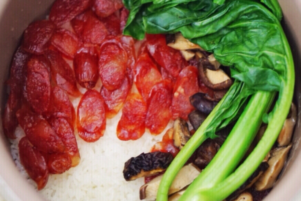 煮煲仔饭为什么要用热水,自热煲仔饭要不要加水