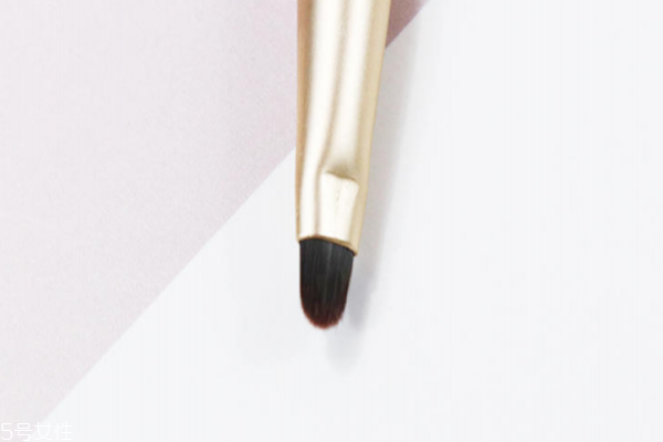 眼影刷越软越好吗,眼影刷硬的好还是软的好