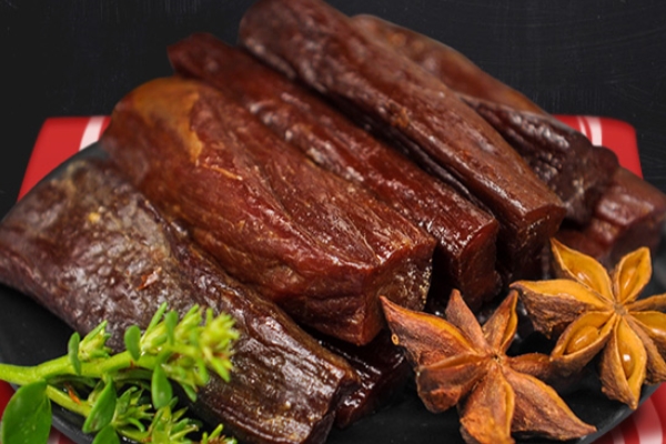 牛肉干是发物吗?吃了会上火吗?,零食牛肉干是发物吗