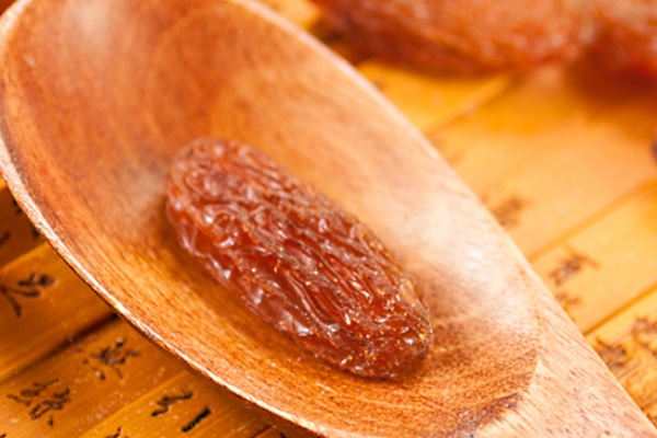 吃葡萄对人有什么好处,葡萄干能泡水喝吗有什么功效