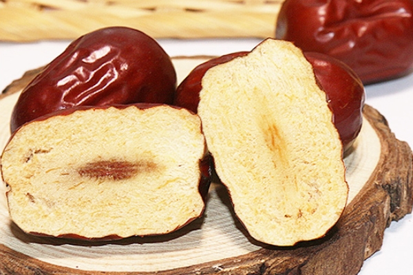 红枣小的好还是大的好,大红枣和小红枣哪个营养更好