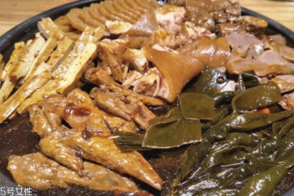 卤菜为什么会变黑,卤菜为什么会变黑变苦