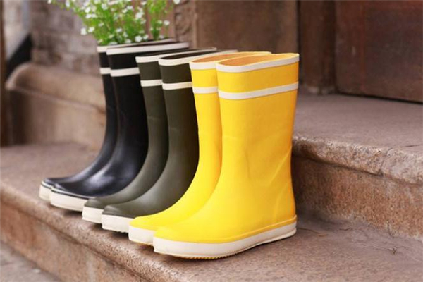 雨靴漏水怎么办,雨靴漏水不知道哪漏