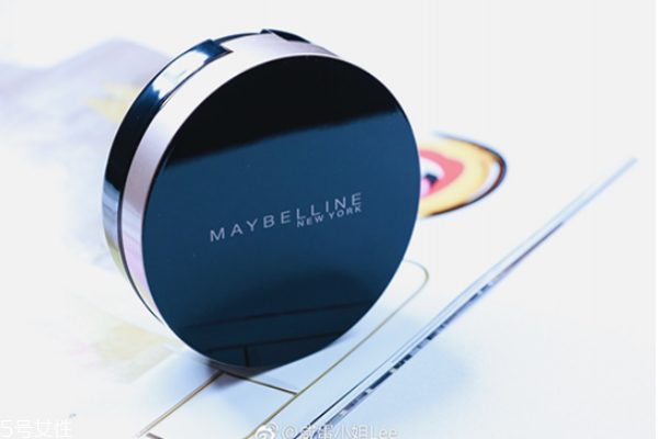 美宝莲黑金气垫和fitme气垫哪个好,美宝莲的气垫