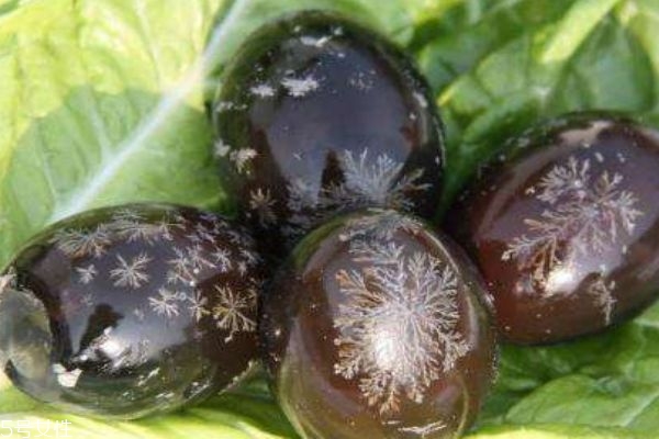 松花蛋和变蛋的区别是什么,松花蛋是鸡蛋吗