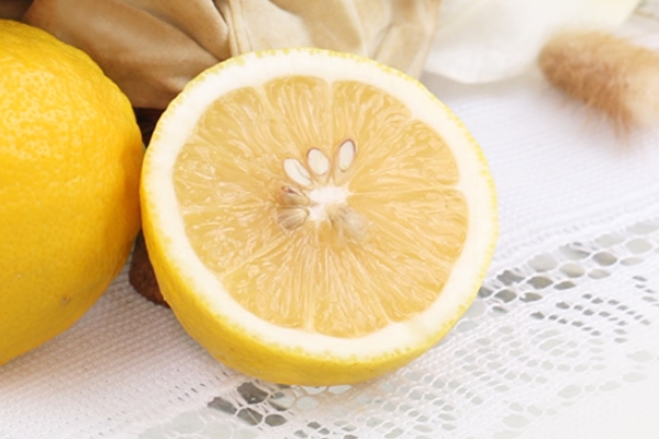 柠檬有几种品种,柠檬大的好还是小的好有什么区别