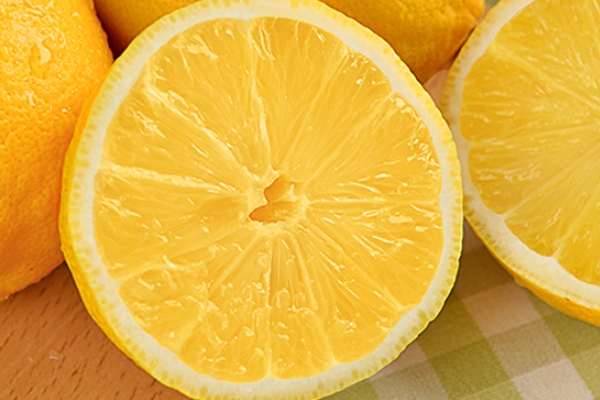 柠檬泡水怎么切,柠檬怎么切薄片的窍门