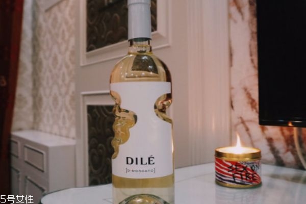 起泡酒和葡萄酒的区别,起泡酒和葡萄酒的区别谁容易醉