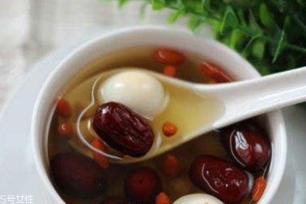 苹果红枣桂圆鸡蛋汤的功效,桂圆鸡蛋汤的功效小孩可以吃吗