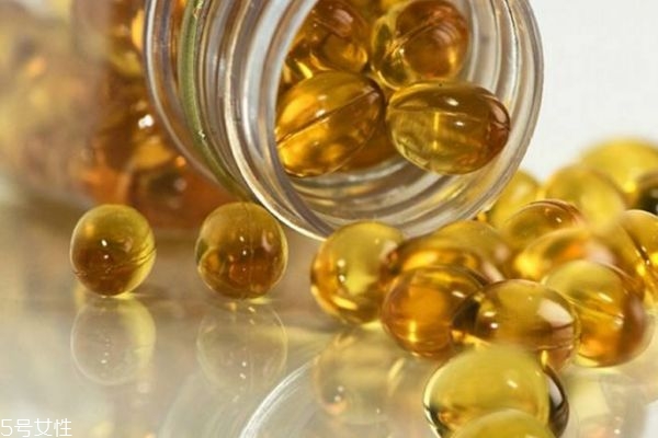 鱼肝油能和钙一起吃吗?,鱼肝油可以和钙一起吃吗