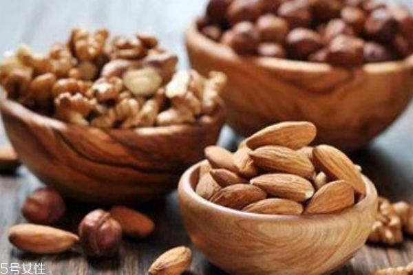 每天吃坚果会上火吗,上火可以吃什么零食 每天吃坚果会上火吗,上火可以吃什么零食