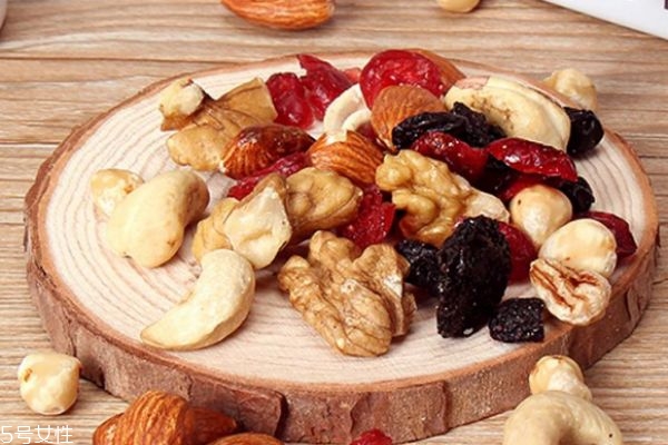 坚果的功效和作用,每天吃每日坚果有什么好处