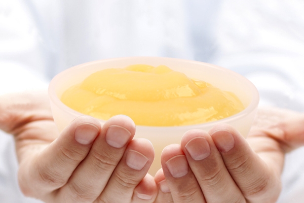 蜂王浆什么颜色,蜂王浆哪个牌子的好