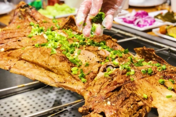 烤全羊的做法和用料和教程,烤全羊的做法和用料