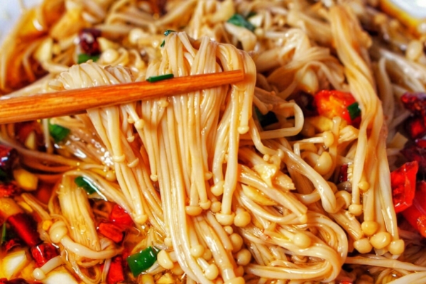 煮金针菇怎么做好吃,金针菇能炒着吃吗怎么炒