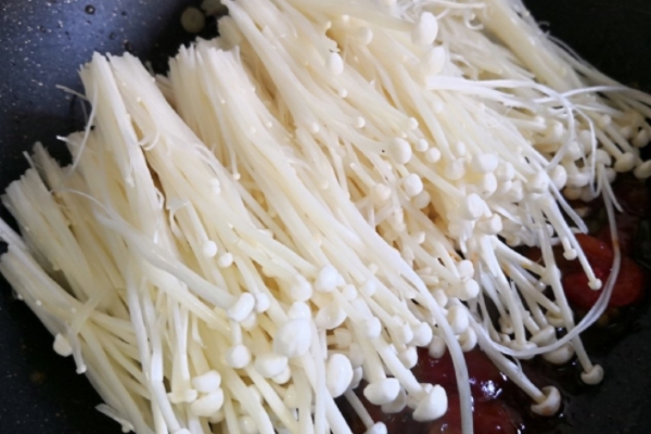 煮金针菇怎么做好吃,金针菇的家庭做法