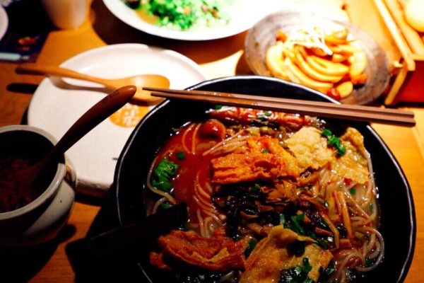 螺蛳粉可以放微波炉吗,螺蛳粉可以放微波炉加热吗