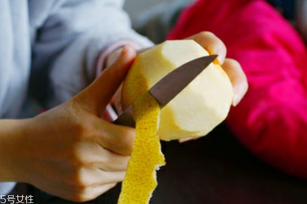 冰糖雪梨能治咳嗽吗,冰糖炖雪梨能治咳嗽吗