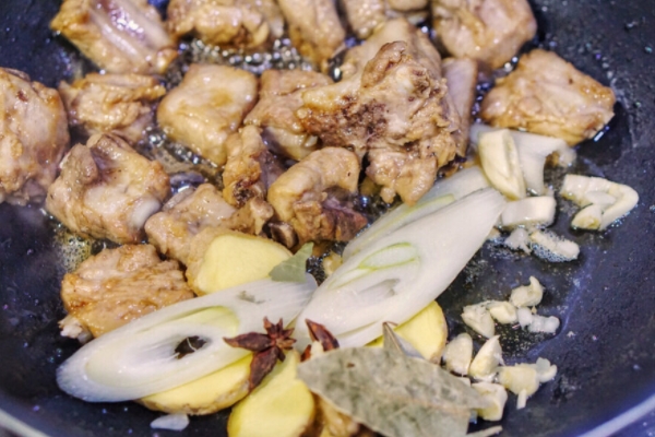 红烧排骨有点腥怎么补救,红烧排骨有腥味怎么补救