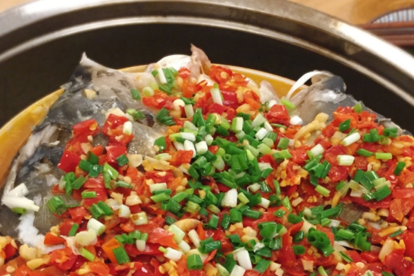 剁椒鱼头要放油吗,剁椒鱼头第三要淋油吗