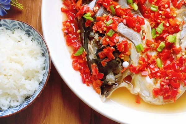 剁椒鱼头要放酱油吗,炖鱼头放醋吗