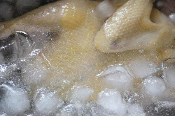 白斩鸡要焯水吗?,白斩鸡要先焯水吗