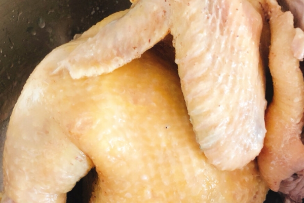 白斩鸡是蒸还是煮哪个好吃,白斩鸡要蒸多久