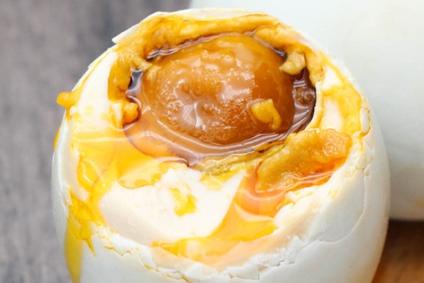 咸鸭蛋和鸡蛋哪个有营养,生的咸鸭蛋哪里有卖