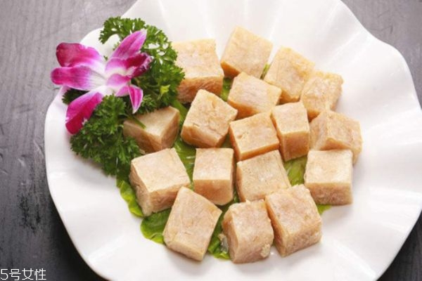 老豆腐冻起来就是冻豆腐吗,冻豆腐是用老豆腐冻还是嫩豆腐冻