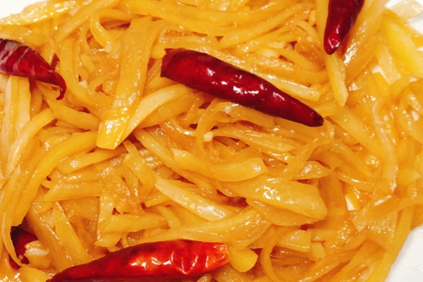 酸辣土豆丝要不要焯水 不需要经过焯水,酸辣土豆丝到底要不要焯水