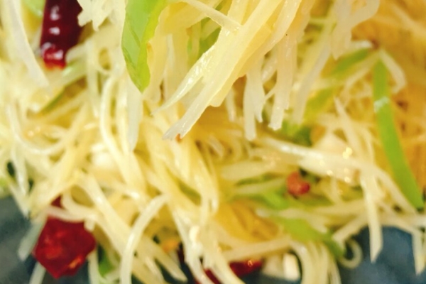 酸辣土豆丝是用什么醋炒的,酸辣土豆丝用的什么醋