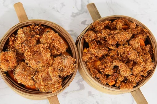 粉蒸肉要放油吗,粉蒸肉需要加油吗