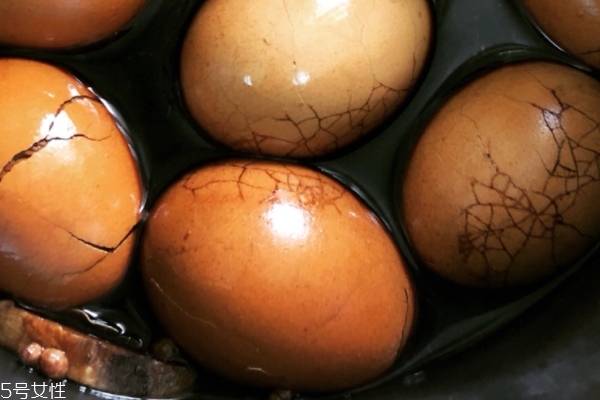 茶叶蛋要放酱油吗,茶叶蛋要不要放酱油 茶叶蛋要放酱油吗,茶叶蛋要不要放酱油