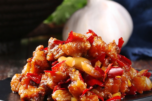 辣子鸡能隔夜吃吗,辣子鸡隔夜还能吃吗