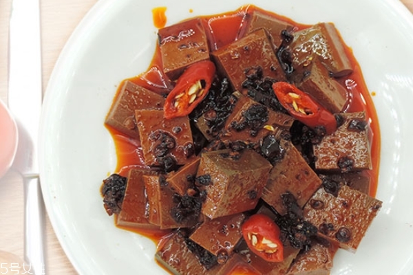 女生吃鸭血有什么好处,鸭血有什么功效和作用