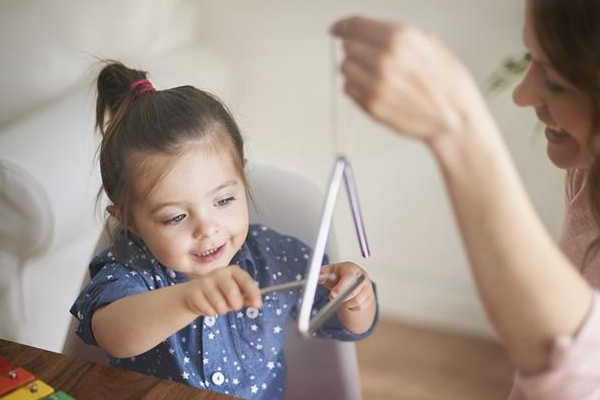 宝宝揪耳朵常见原因(宝宝揪耳朵是怎么回事)