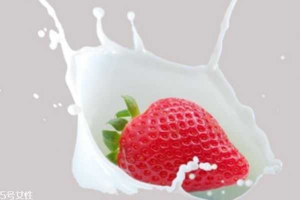 全脂牛奶和低脂牛奶的区别脂牛奶的区别,全脂牛奶和低脂牛奶哪个好 全脂牛奶和低脂牛奶的区别脂牛奶的区别,全脂牛奶和低脂牛奶哪个好