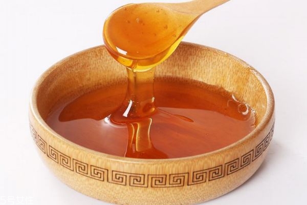 夏天蜂蜜要放冰箱吗 夏天蜂蜜如何保存,夏天蜂蜜要放冰箱吗?