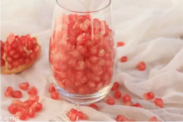 石榴怎么剥才好剥,怎么样剥石榴