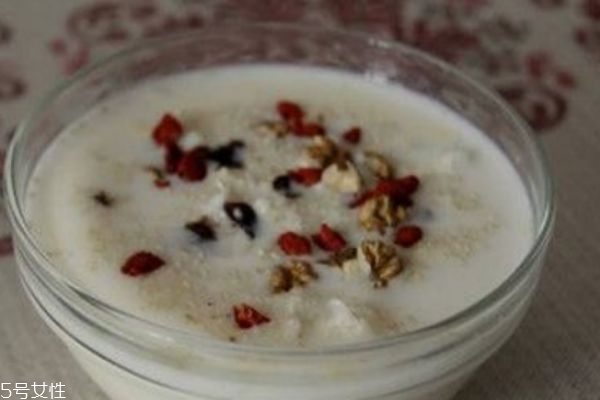 醪糟酸了还能吃吗,醪糟变酸了还能吃吗